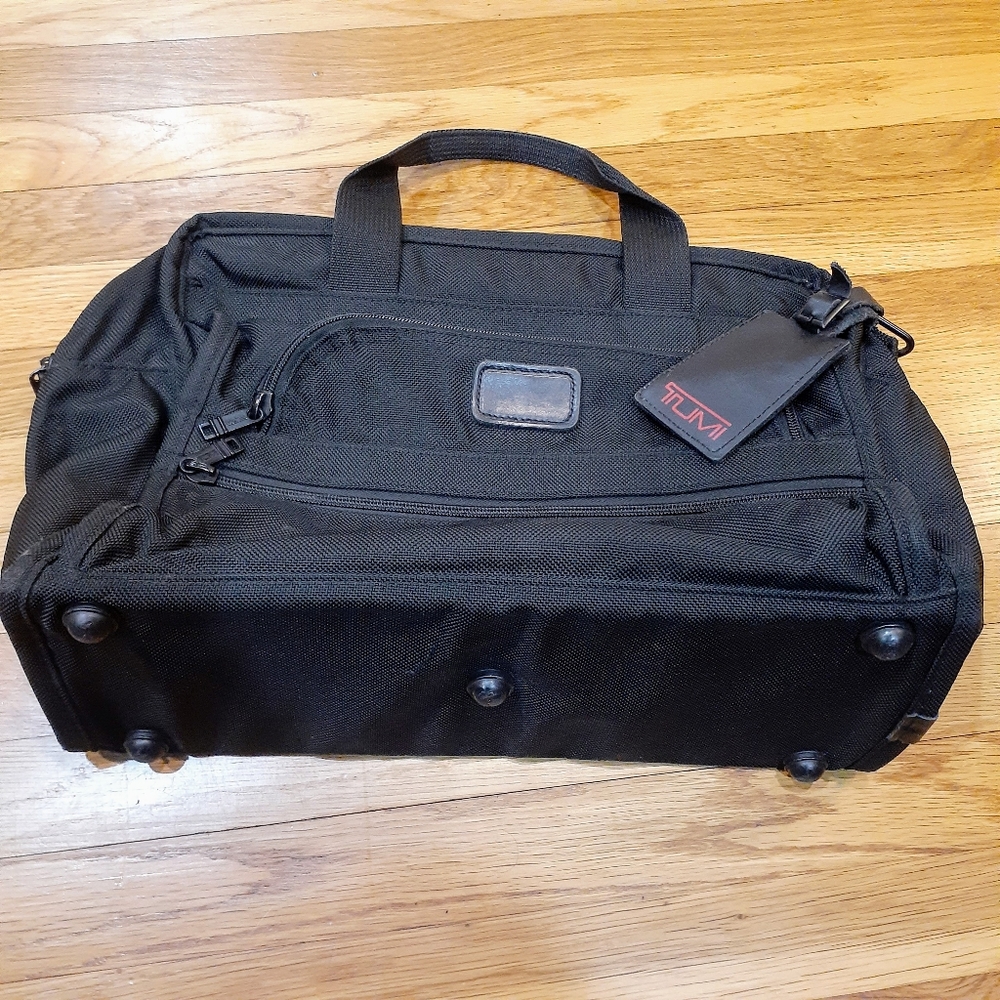 TUMI  Black Nylon Carry On Duffel Bag OS  TUMI